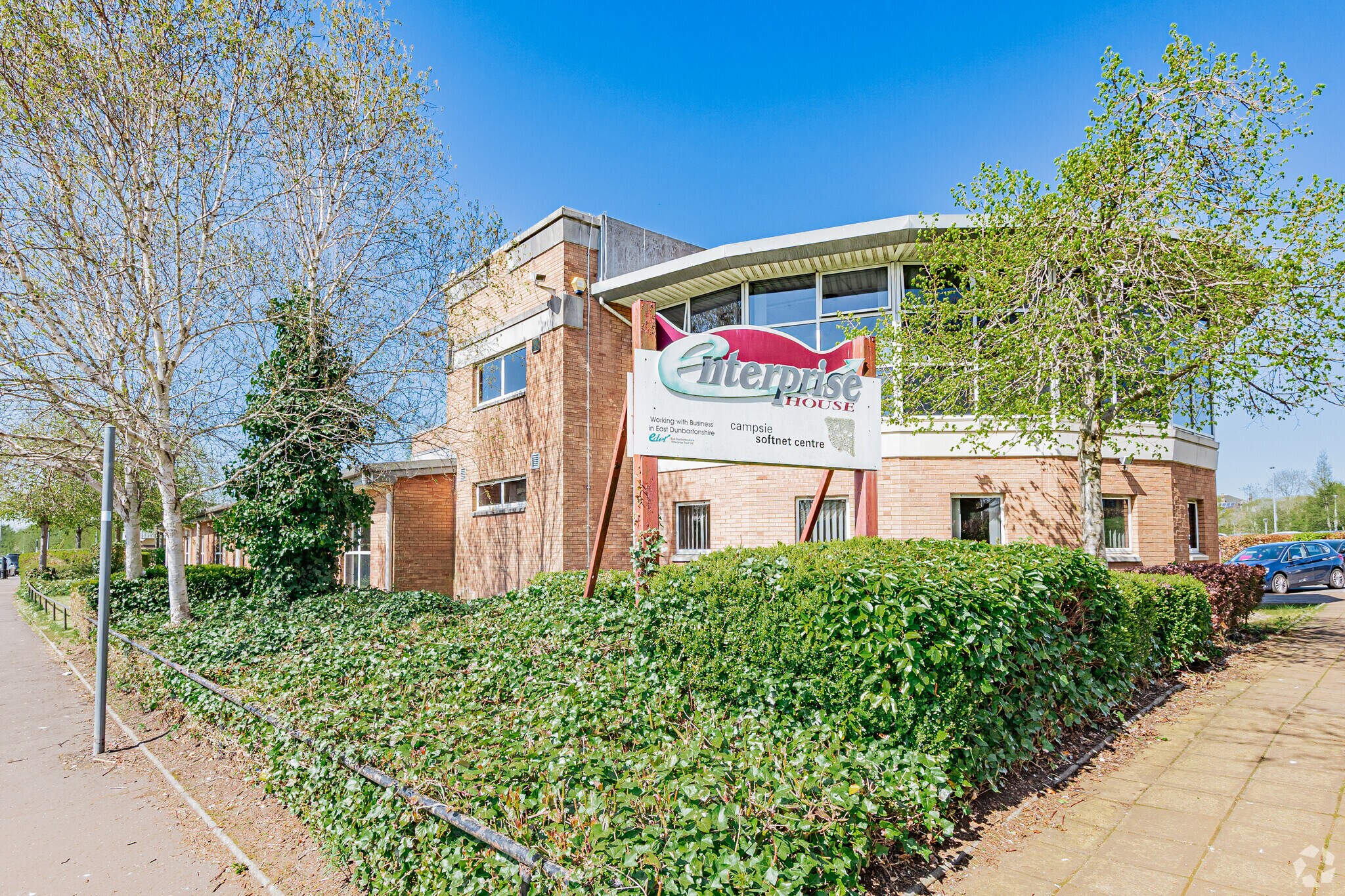 Strathkelvin Pl, Kirkintilloch for lease Primary Photo- Image 1 of 3