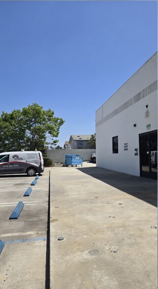 1547 Jayken Way, Chula Vista, CA à louer - Photo du bâtiment - Image 3 de 6