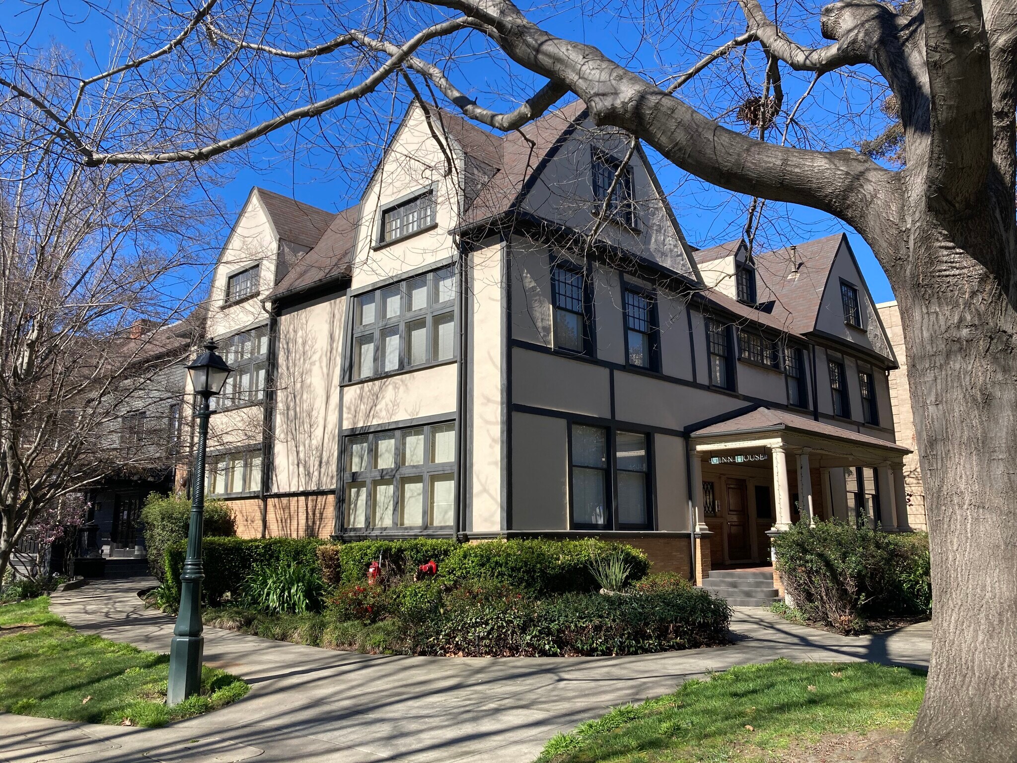 654 13th St, Oakland, CA à louer Photo principale- Image 1 de 9