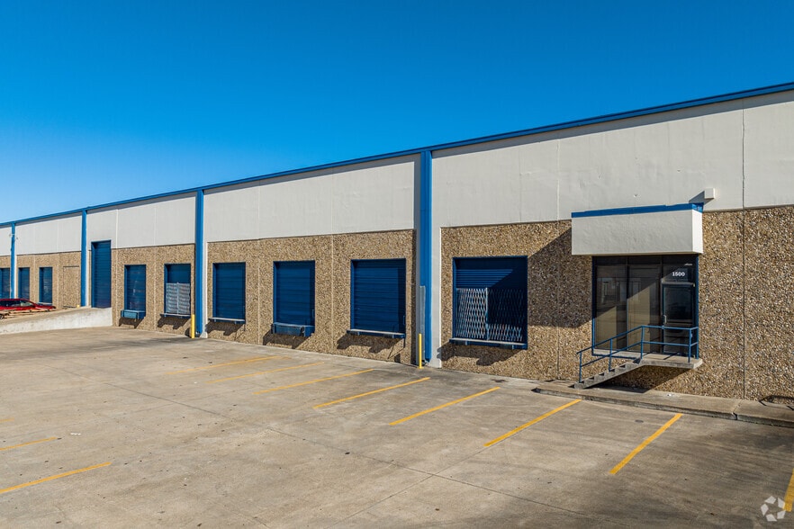 1400-1806 Vantage Dr, Carrollton, TX for lease - Building Photo - Image 2 of 4