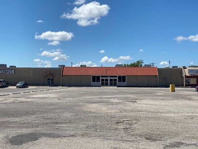 2511 19th St, Hondo, TX for sale - Building Photo - Image 2 of 8