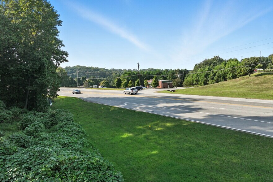 2232 Jesse Jewell Pky, Gainesville, GA à vendre - Aérien - Image 2 de 12