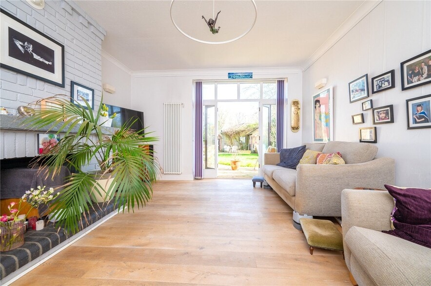 31 Vesta Ave, St Albans for sale - Interior Photo - Image 3 of 18