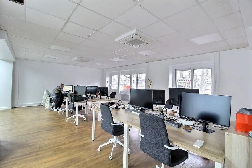 Office in Paris for lease - Interior Photo - Image 2 of 5