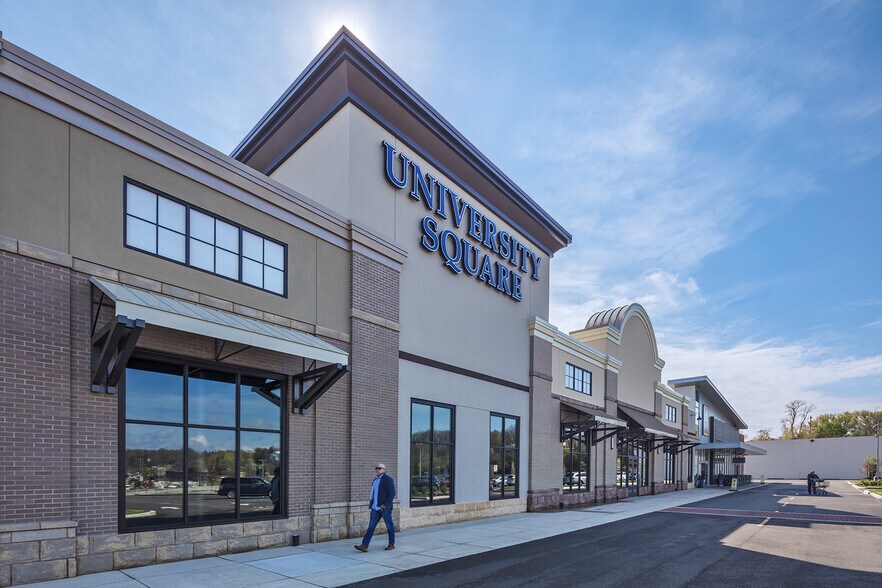 2830-2832 Gracy Center Way, Coraopolis, PA à louer - Photo du bâtiment - Image 2 de 15