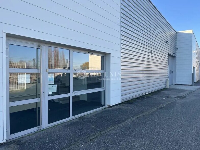 Flex dans Mundolsheim à louer - Photo du bâtiment - Image 2 de 11