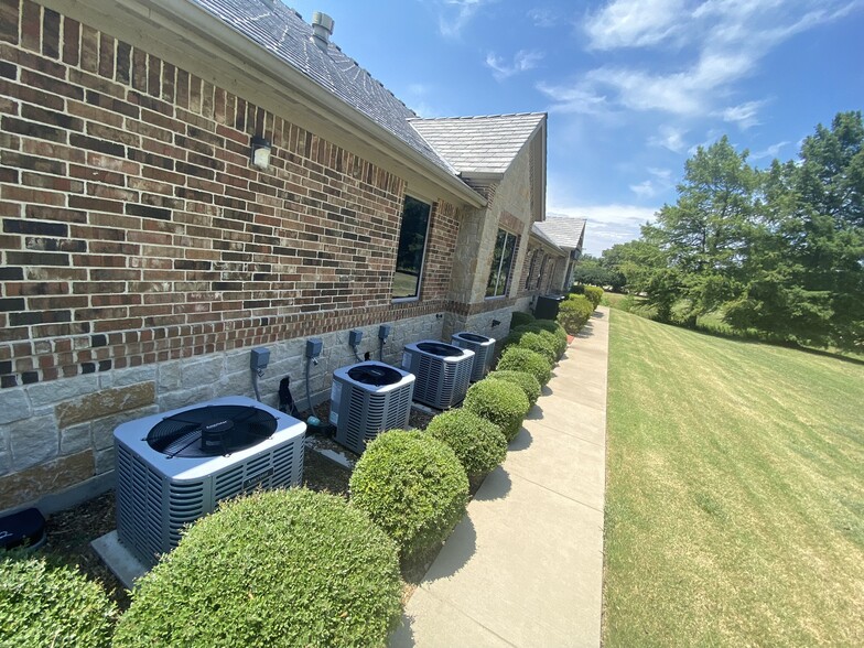 1050 W Campbell Rd, Richardson, TX à vendre - Photo du bâtiment - Image 2 de 26