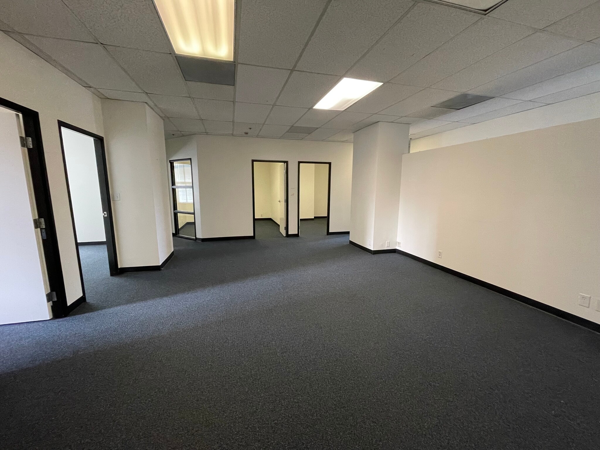 233 A St, San Diego, CA à vendre Photo intérieure- Image 1 de 3