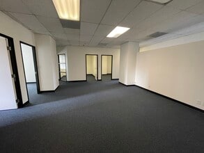 233 A St, San Diego, CA à vendre Photo intérieure- Image 1 de 3