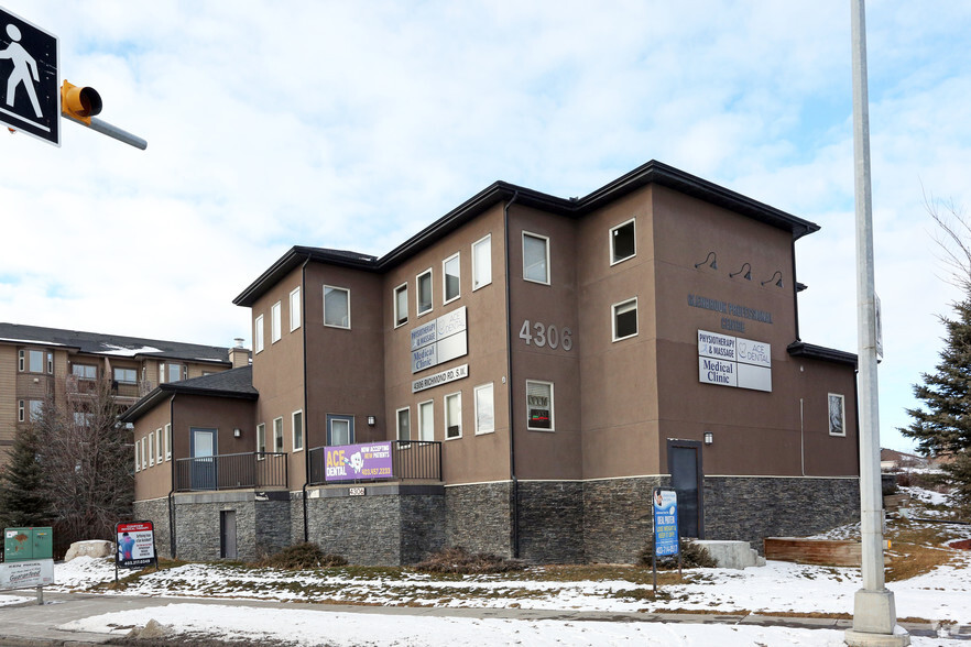 4306 Richmond Rd SW, Calgary, AB for lease - Building Photo - Image 2 of 19