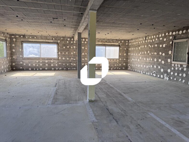 Flex in Geispolsheim for lease - Interior Photo - Image 2 of 10