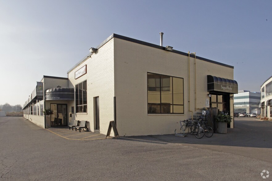 105 Vanderhoof Ave, Toronto, ON à louer - Photo du bâtiment - Image 2 de 3