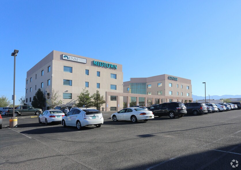 2300 Menaul Blvd NE, Albuquerque, NM for sale - Primary Photo - Image 1 of 6