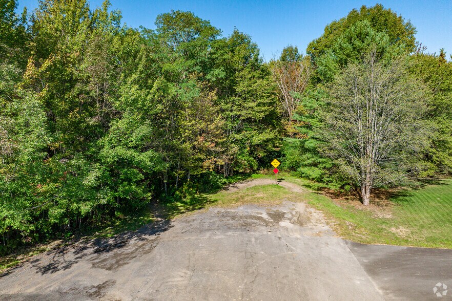 6520 Mallory Rd, Marcy, NY à vendre - Photo du bâtiment - Image 3 de 21