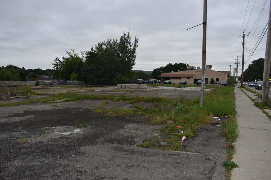 2309 E Main St, Endicott, NY for sale - Building Photo - Image 1 of 3