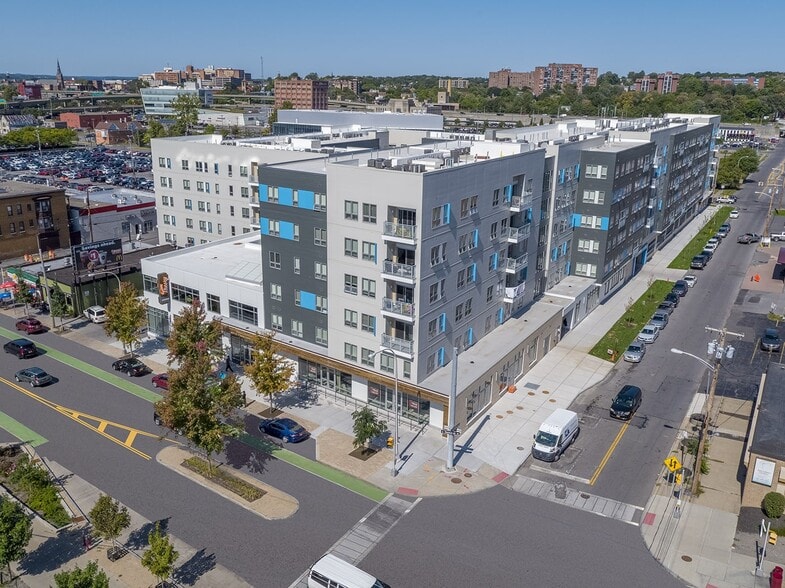 919 E Genesee St, Syracuse, NY à louer - Photo principale - Image 1 de 2