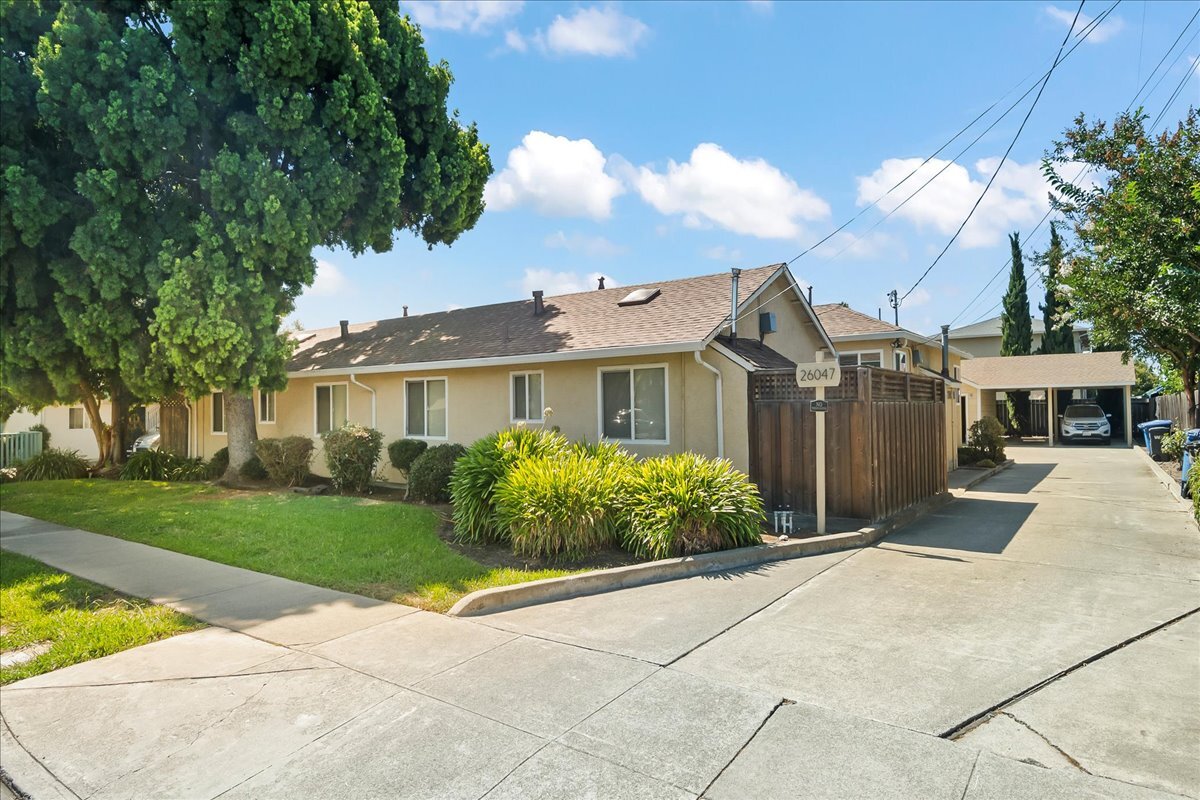 26047 Gading Rd, Hayward, CA à vendre Photo du bâtiment- Image 1 de 26
