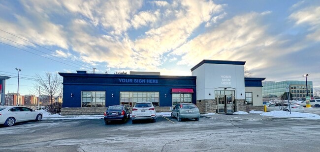 Plus de détails pour 217 Cross Ave, Oakville, ON - Commerce de détail à louer