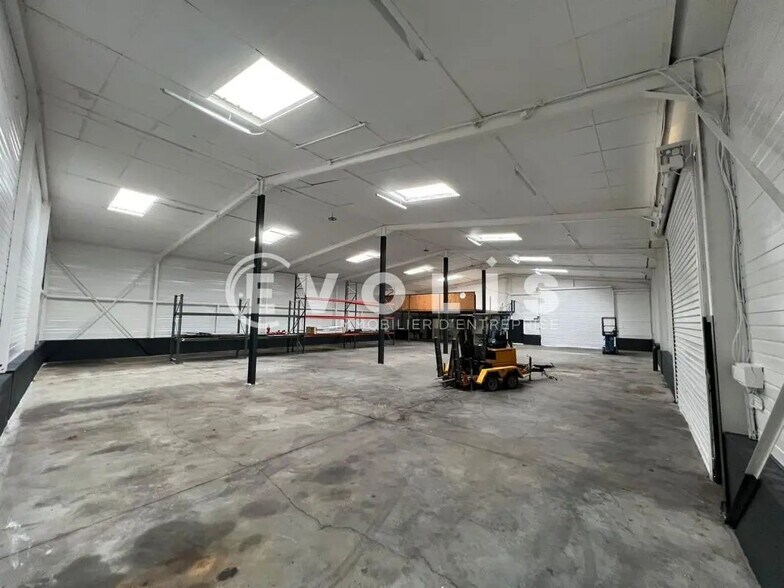 Flex in Pusignan for sale - Building Photo - Image 3 of 20