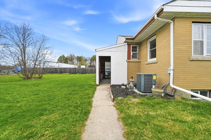 4142 Stewarts Ln, Severn, ON for sale - Building Photo - Image 2 of 18