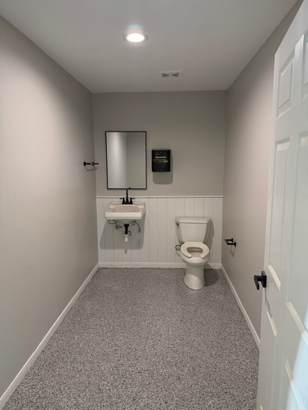 5738 Hogue St, Houston, TX for lease - Building Photo - Image 2 of 9