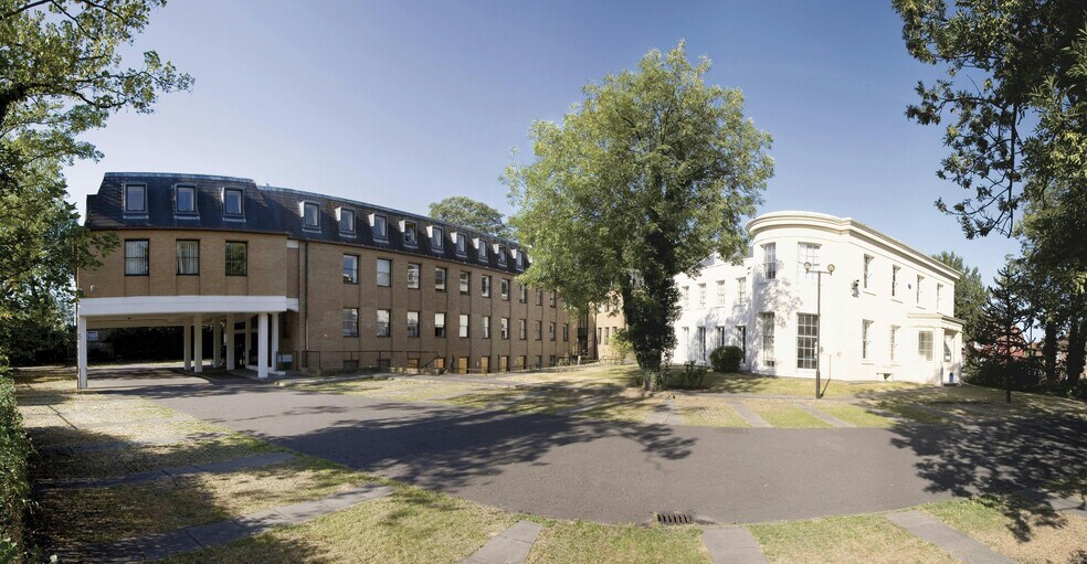 1 Central Rd, Morden à louer - Photo du bâtiment - Image 2 de 6