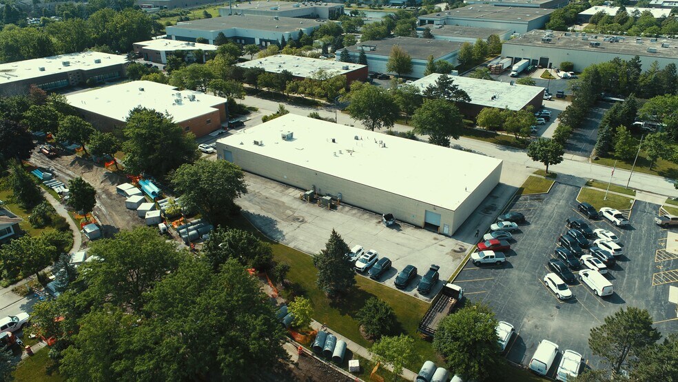 710-720 Hastings Ln, Buffalo Grove, IL à vendre - Photo du bâtiment - Image 2 de 2