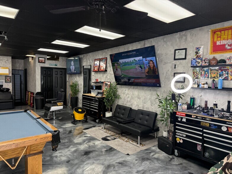 805-807 W Main St, Blue Springs, MO à vendre - Photo du bâtiment - Image 3 de 12