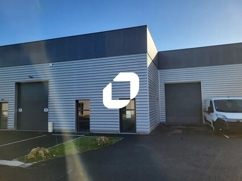 Office in Villenave-d'Ornon for lease - Building Photo - Image 1 of 8