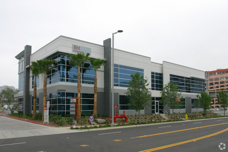 861-881 Parkview Dr N, El Segundo, CA à vendre - Photo du bâtiment - Image 3 de 16