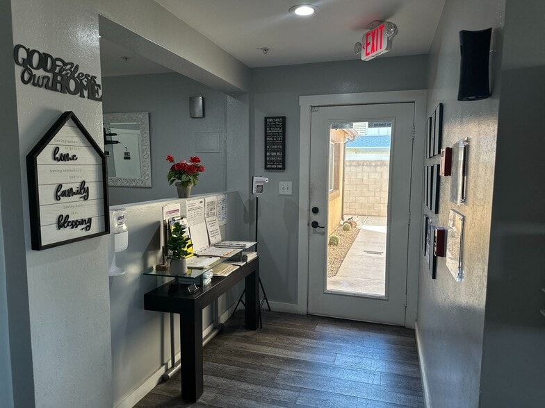 4719 W Laurel Ln, Glendale, AZ for sale - Interior Photo - Image 3 of 8