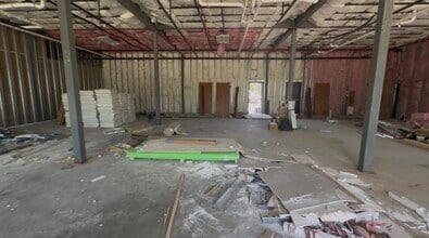109 N Lexington St, Manor, TX for lease Interior Photo- Image 2 of 4