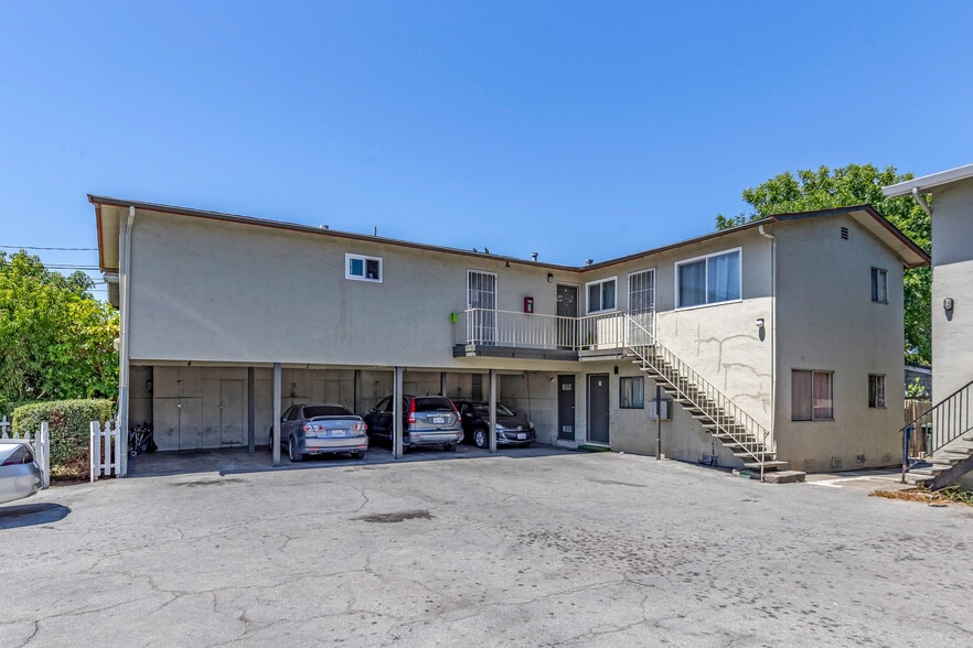 557 Hampshire Ave, Redwood City, CA à vendre - Photo du bâtiment - Image 3 de 13