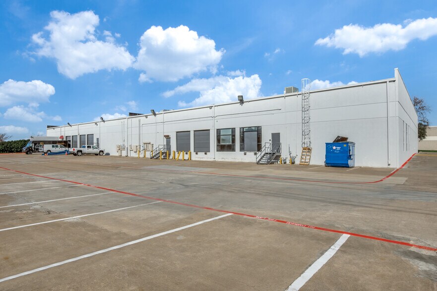 3130-3136 Skyway Cir S, Irving, TX à louer - Photo du bâtiment - Image 3 de 20