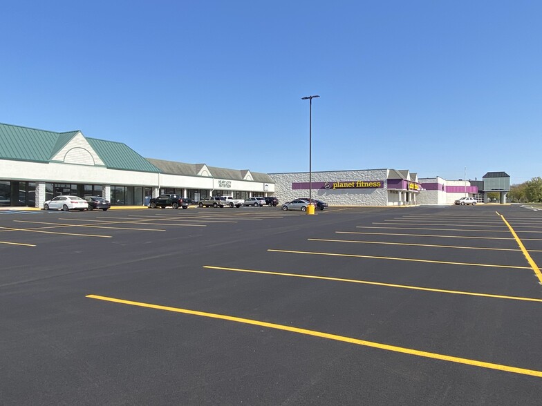 3101-3227 Northview Dr, Elkhart, IN for lease - Building Photo - Image 1 of 8