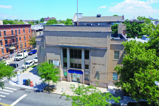 70-01 Forest Ave, Ridgewood, NY à vendre - Photo du bâtiment - Image 1 de 1