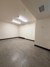 21 Bisbee Ct, Santa Fe, NM for lease Interior Photo- Image 2 of 14