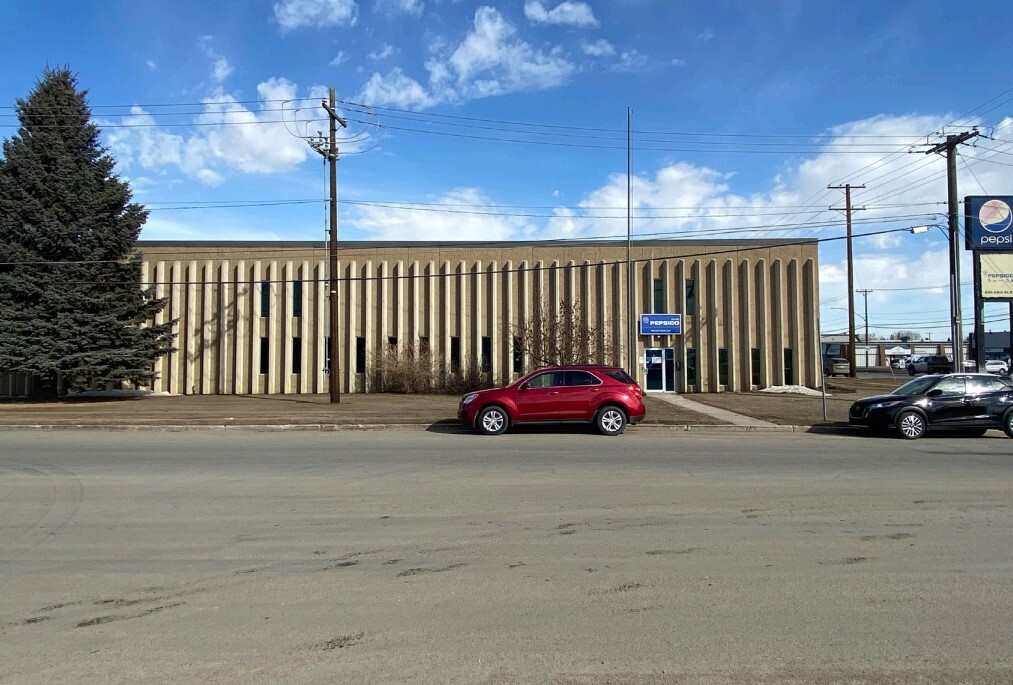 830 43rd St E, Saskatoon, SK for lease Primary Photo- Image 1 of 2