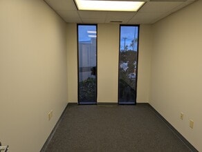 801 W Bay Dr, Largo, FL à louer Photo intérieure- Image 1 de 14