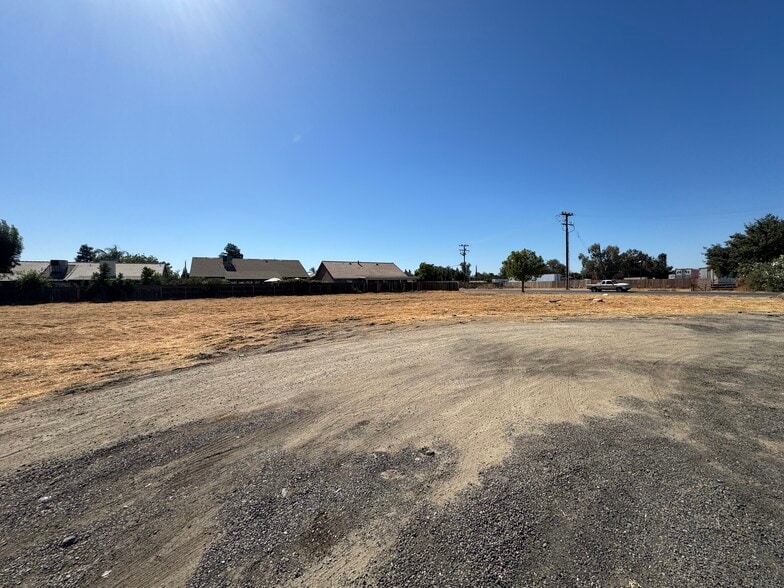 1201 N West St, Tulare, CA for sale - Primary Photo - Image 1 of 6