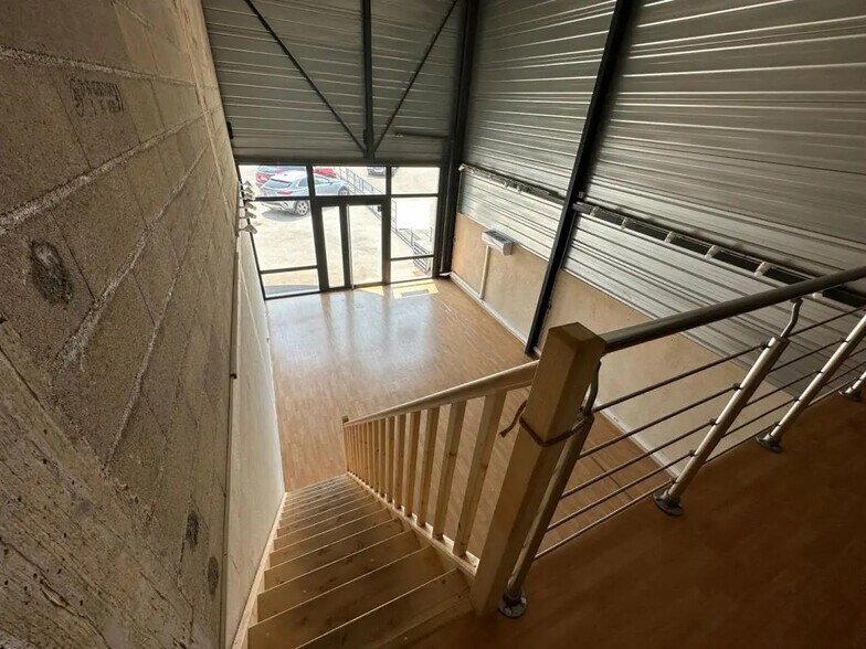 Retail in Roquebrune-sur-Argens for lease - Interior Photo - Image 1 of 4