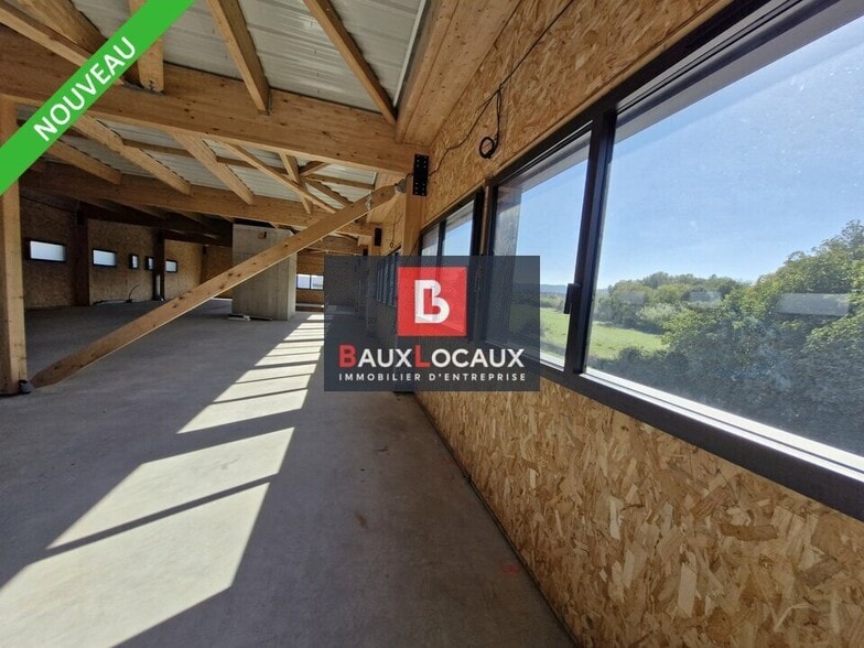 Office in Marignane for lease - Interior Photo - Image 3 of 7