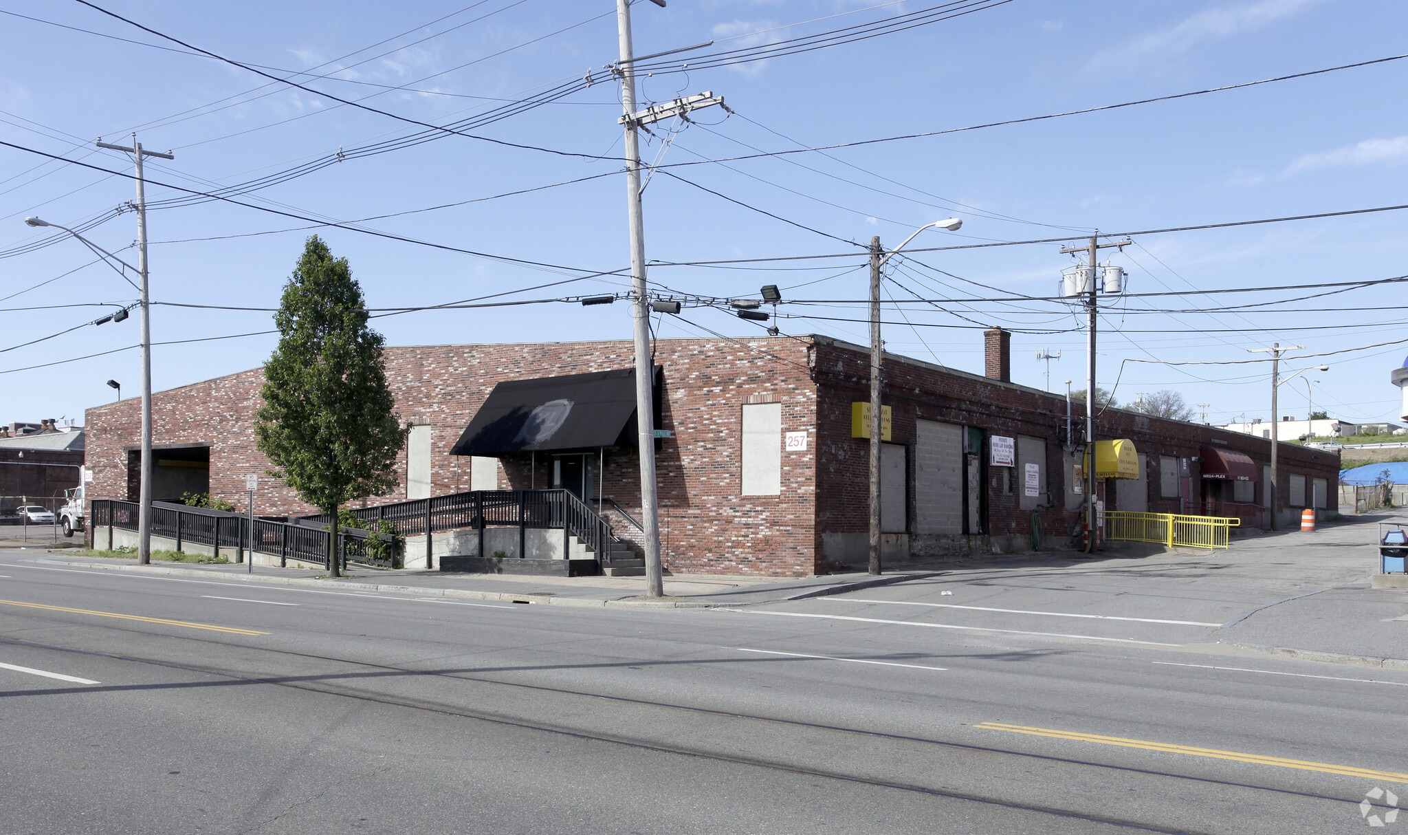 257 Allens Ave, Providence, RI for sale Primary Photo- Image 1 of 7