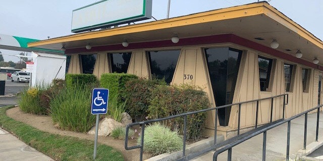 5030-5048 N Maroa Ave, Fresno, CA for lease - Building Photo - Image 3 of 4