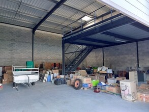 Av. de Varsovie, Signes for lease Interior Photo- Image 2 of 3