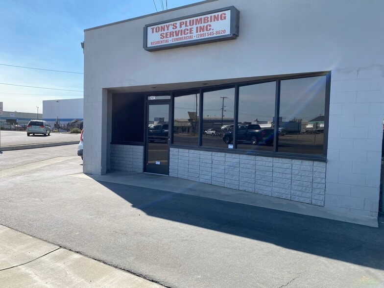 1236 Woodland Ave, Modesto, CA for sale - Building Photo - Image 2 of 25