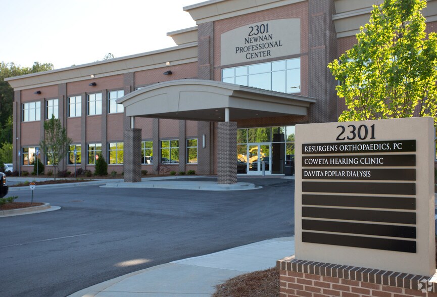 2301 Newnan Crossing Blvd, Newnan, GA à louer - Photo du bâtiment - Image 2 de 3