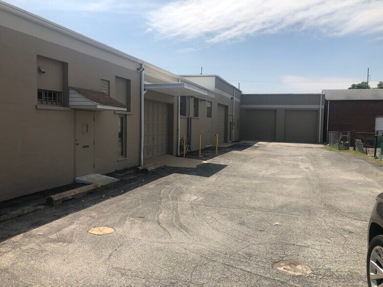 110-112 W Market St, Newport, DE à louer - Photo du bâtiment - Image 3 de 9