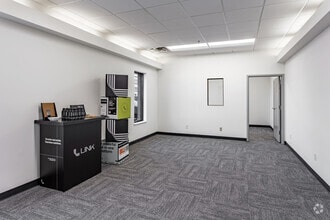 7850-7890 12th Ave E, Bloomington, MN à louer Photo intérieure- Image 1 de 6