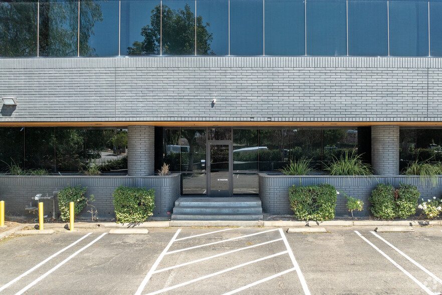 2000 Market St, Riverside, CA for lease - Building Photo - Image 3 of 6